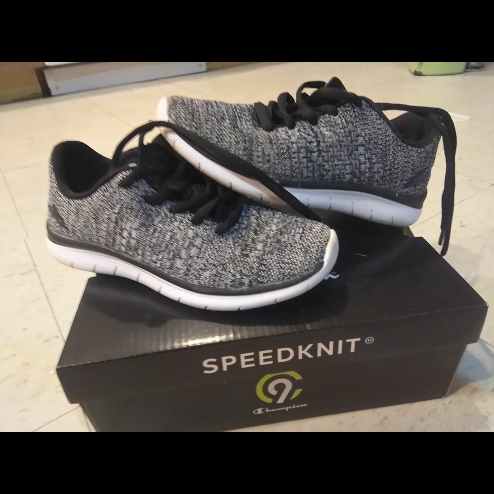 Boys tennis shoes size 1